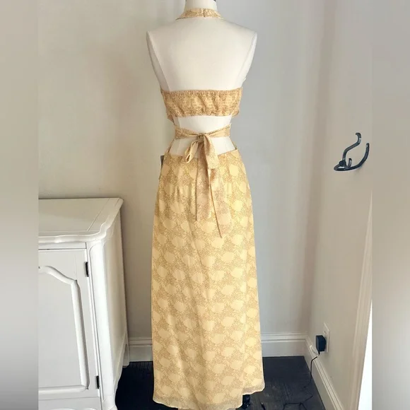 Lush Open Back Tie Waist Halter Maxi Dress in Medallion Print Yellow, Sz S NWT - Picture 4 of 10